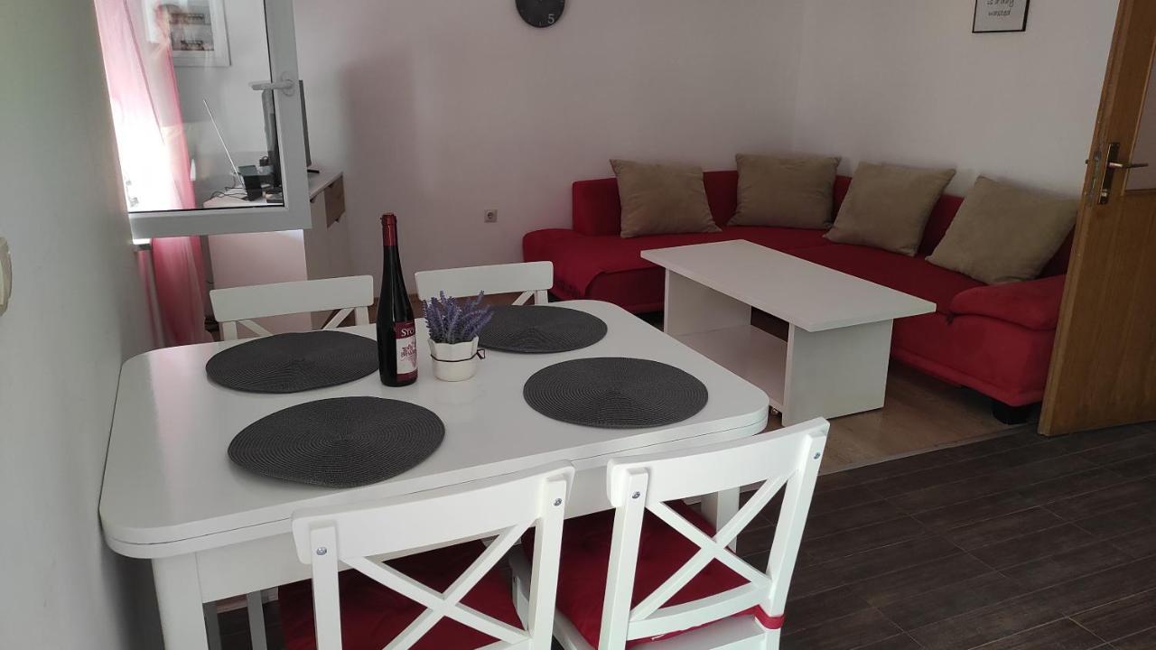 Apartmani Maslina Жуляна Екстер'єр фото