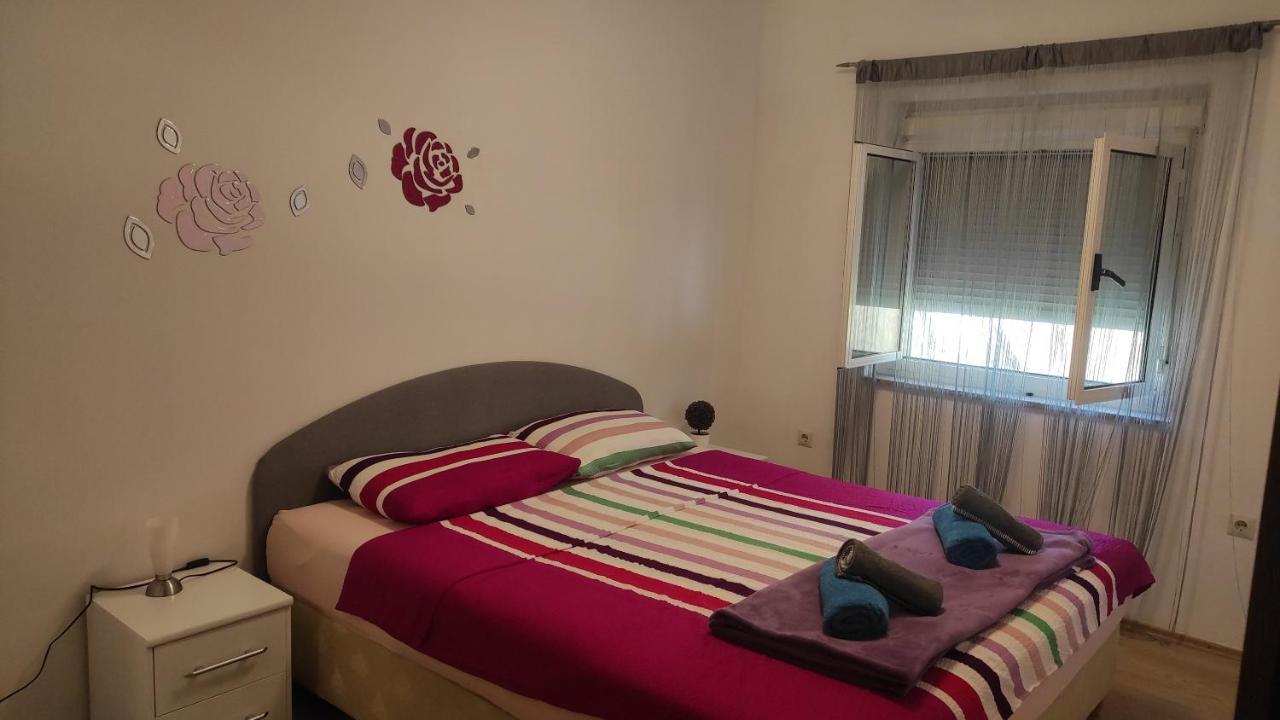 Apartmani Maslina Жуляна Екстер'єр фото