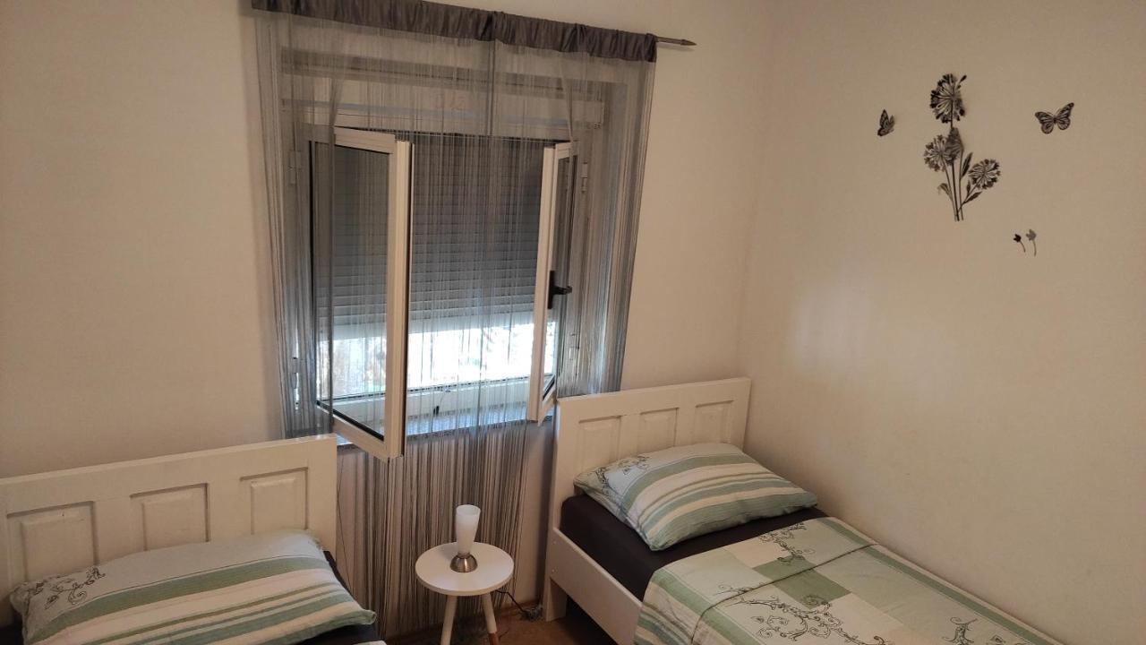 Apartmani Maslina Жуляна Екстер'єр фото