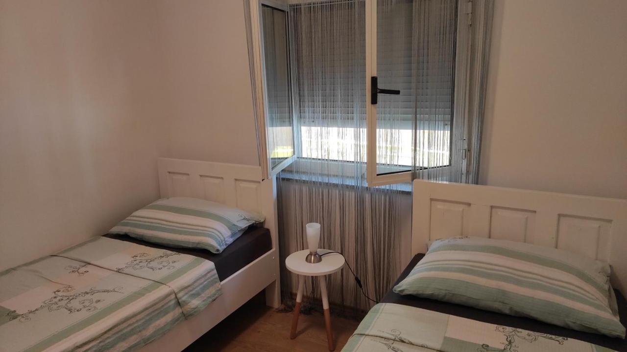 Apartmani Maslina Жуляна Екстер'єр фото